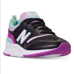 NWT- Women’s New Balance Casual Sneakers